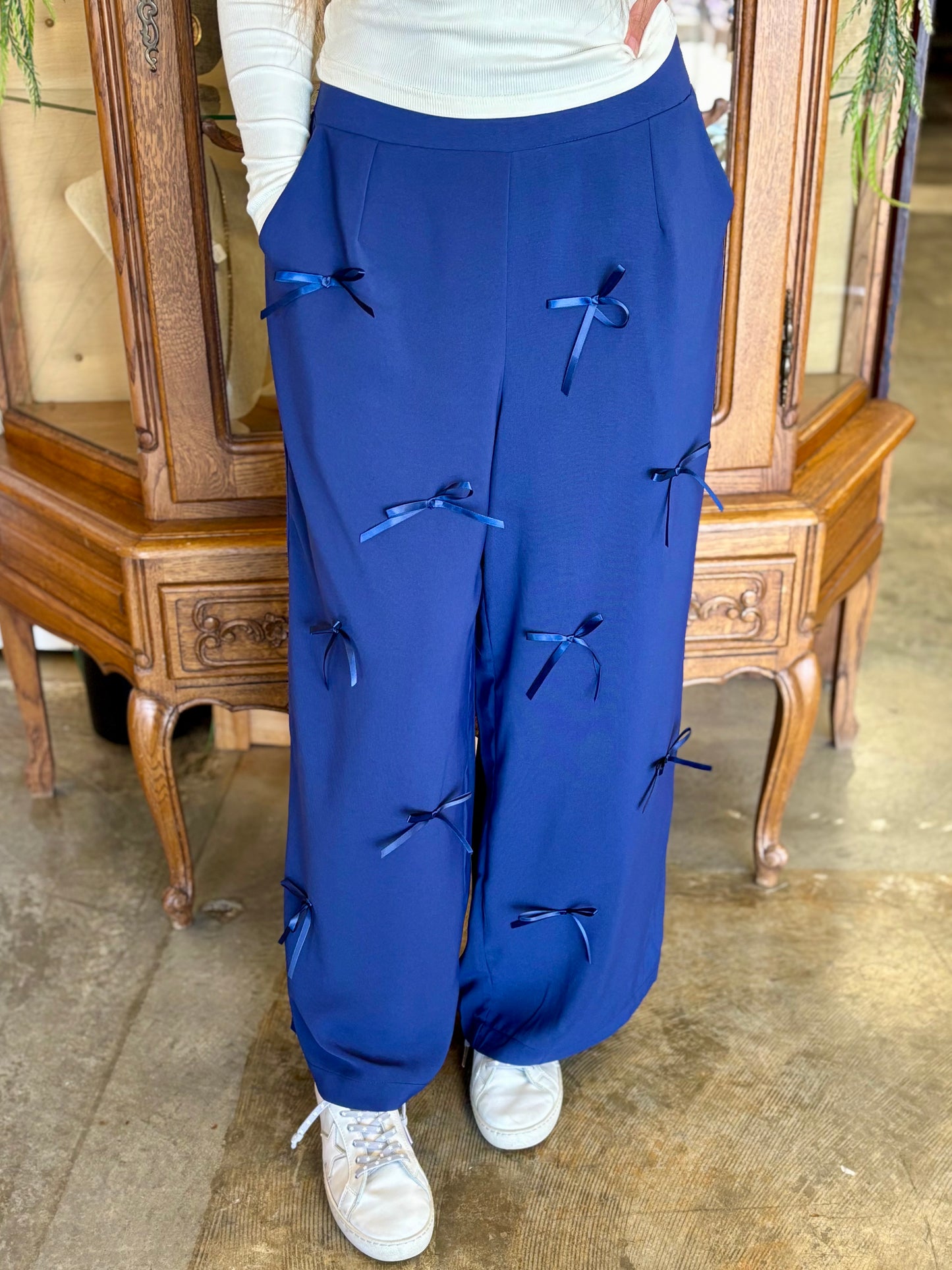 Monochrome Bow Pants